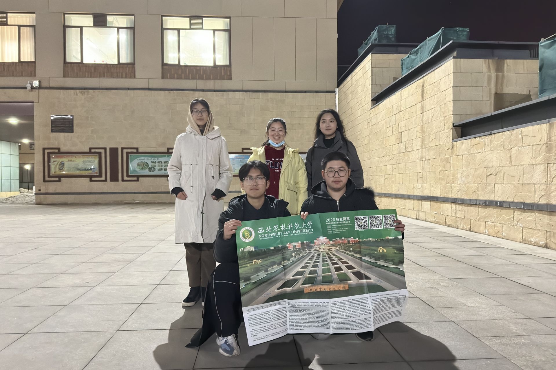回访母校活动1.jpg