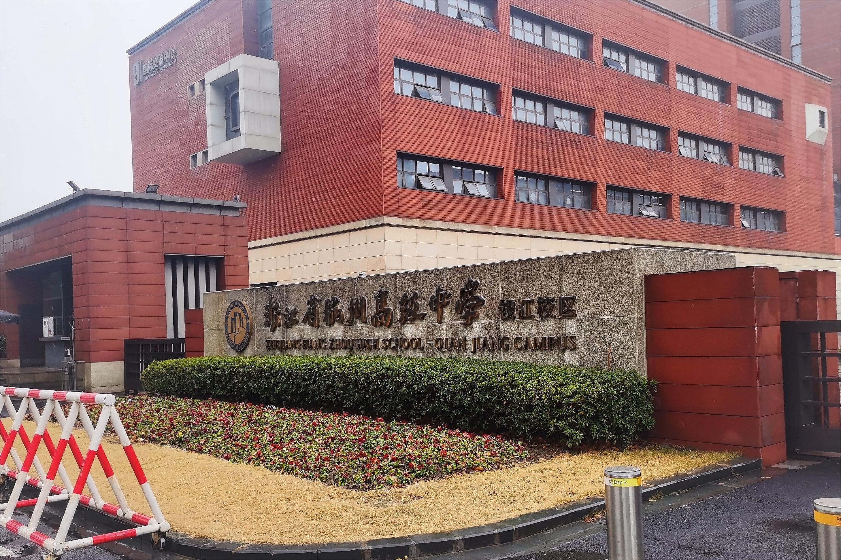 校门.jpg