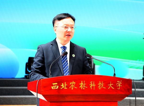 吕欣院长主持活动_副本.jpg
