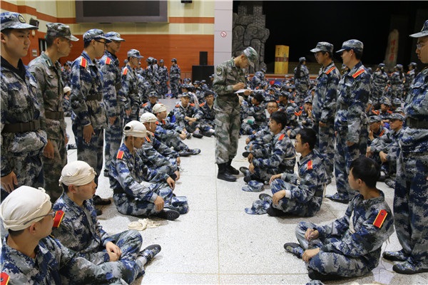 教官进行考核.jpg
