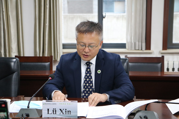 食品学院吕欣院长主持开幕式.jpg